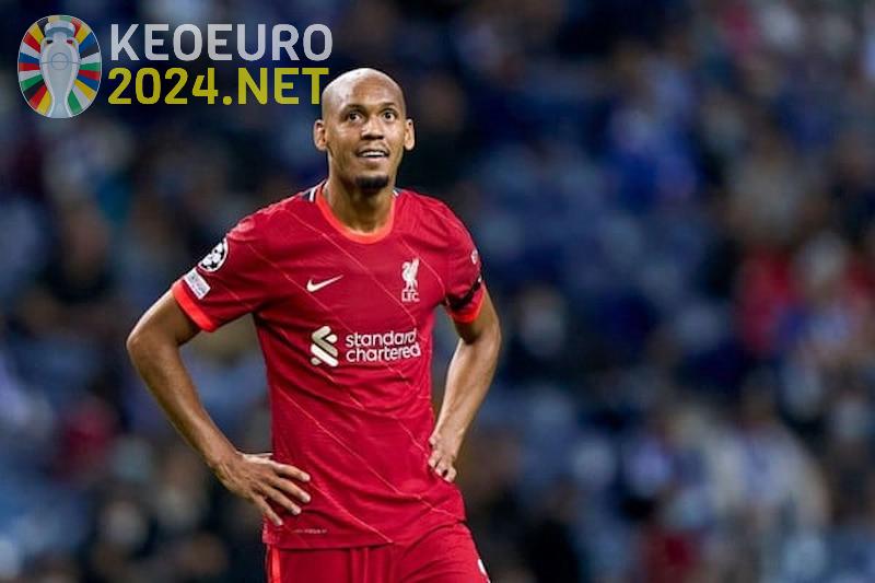 Fabinho thuộc top các tiền vệ phòng ngự hay nhất thế giới không phải bàn cãi